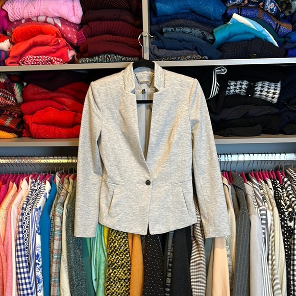 WHBM gray one button 2 pocket blazer size 2 - Picture 1 of 3
